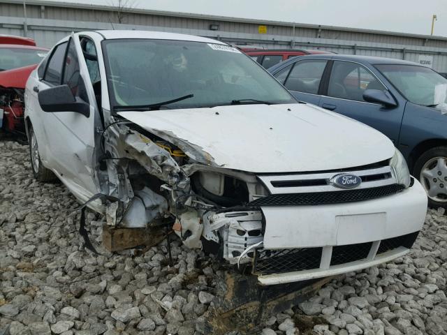 1FAHP35N58W217255 - 2008 FORD FOCUS SE WHITE photo 1