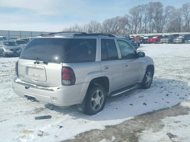 1GNDT13S862100122 - 2006 CHEVROLET TRAILBLAZE GRAY photo 4