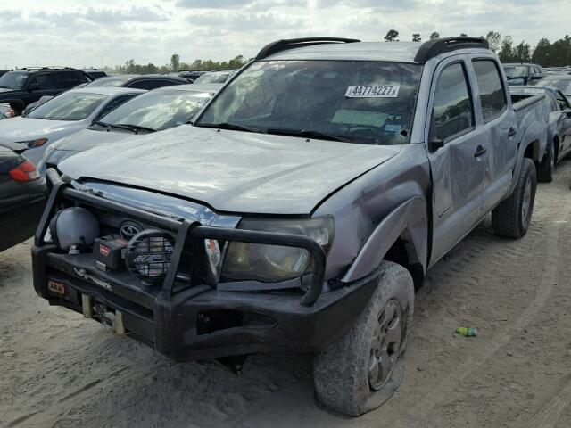 5TELU4EN4AZ680385 - 2010 TOYOTA TACOMA DOU SILVER photo 2