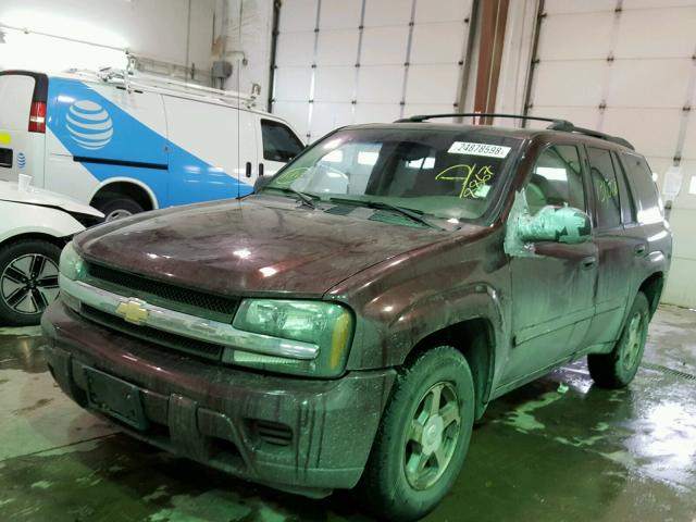 1GNDT13S362258867 - 2006 CHEVROLET TRAILBLAZE MAROON photo 2