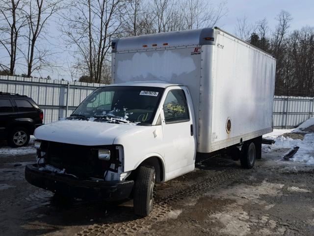 1GB3G4BG6D1163475 - 2013 CHEVROLET EXPRESS G3 WHITE photo 2