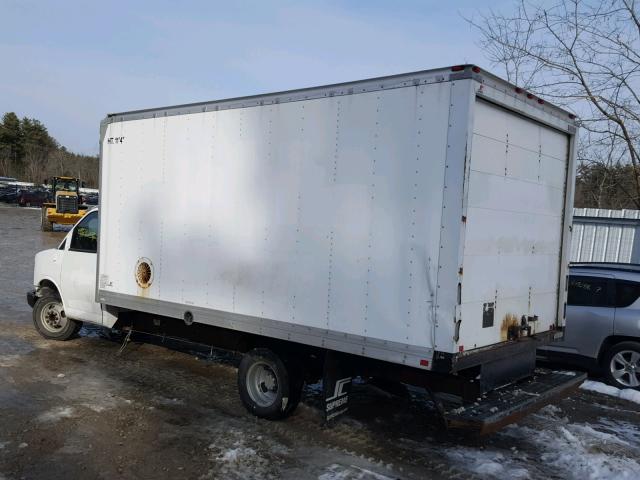 1GB3G4BG6D1163475 - 2013 CHEVROLET EXPRESS G3 WHITE photo 3