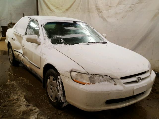 1HGCG1644YA047144 - 2000 HONDA ACCORD LX WHITE photo 1