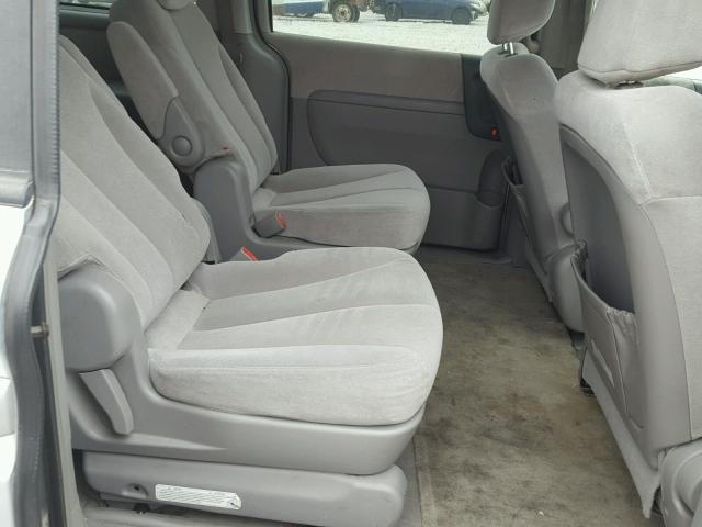 KNDMB233776115652 - 2007 KIA SEDONA EX SILVER photo 6