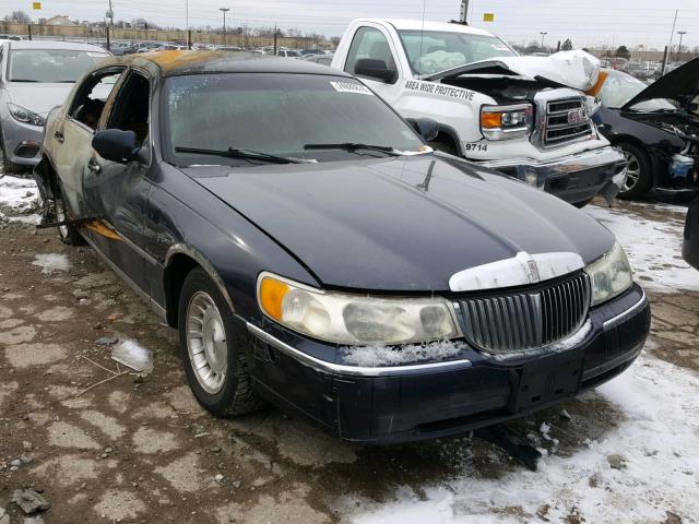 1LNHM81WXXY718106 - 1999 LINCOLN TOWN CAR E BLUE photo 1