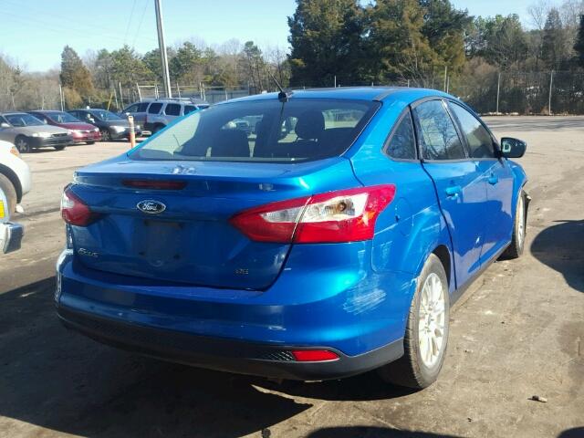 1FAHP3F2XCL239279 - 2012 FORD FOCUS SE BLUE photo 4