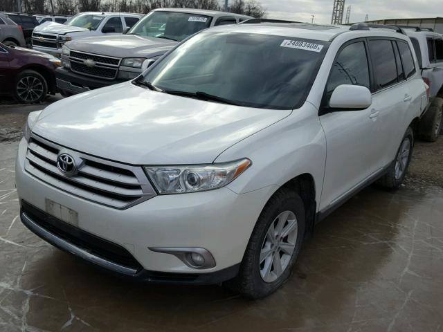 5TDBK3EH0CS096586 - 2012 TOYOTA HIGHLANDER WHITE photo 2