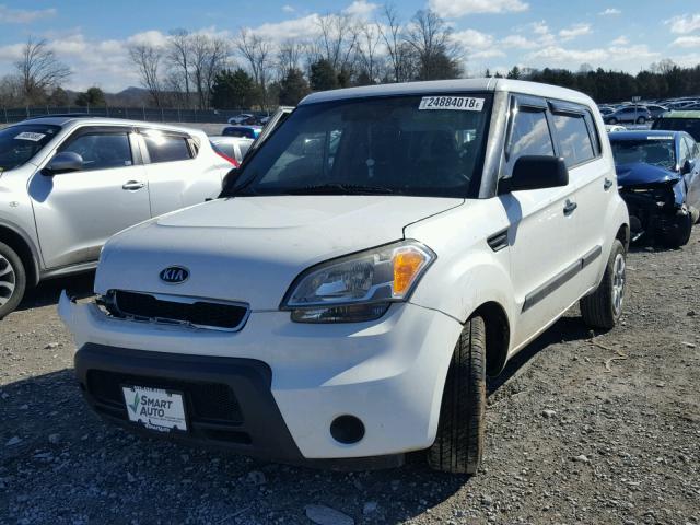 KNDJT2A19B7289209 - 2011 KIA SOUL WHITE photo 2