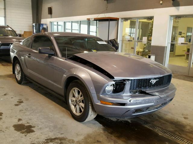 1ZVFT80N675356538 - 2007 FORD MUSTANG GRAY photo 1