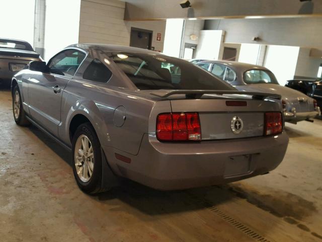 1ZVFT80N675356538 - 2007 FORD MUSTANG GRAY photo 3