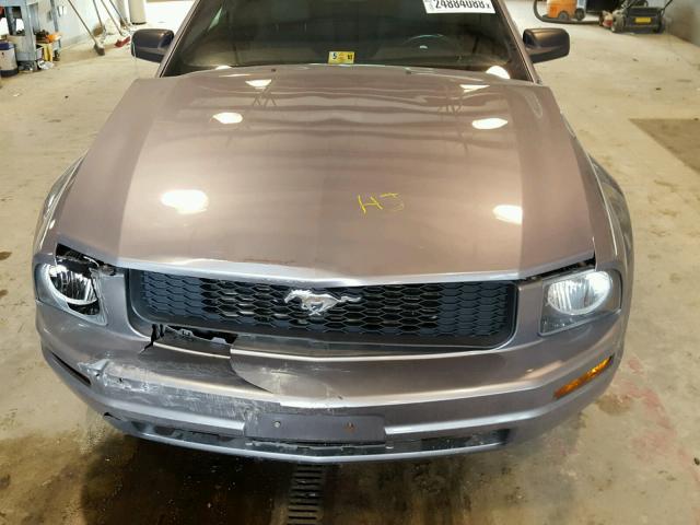 1ZVFT80N675356538 - 2007 FORD MUSTANG GRAY photo 7