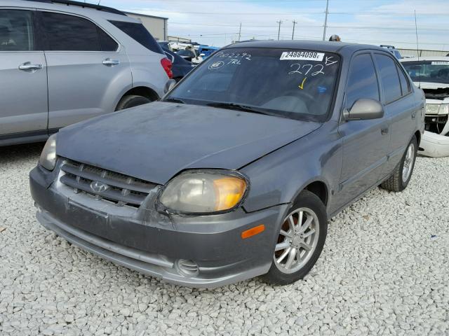 KMHCG45C04U559772 - 2004 HYUNDAI ACCENT GL GRAY photo 2