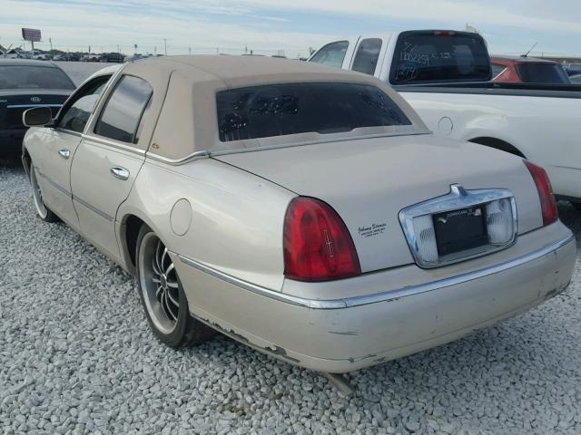 1LNHM83W4XY601568 - 1999 LINCOLN TOWN CAR C TAN photo 3