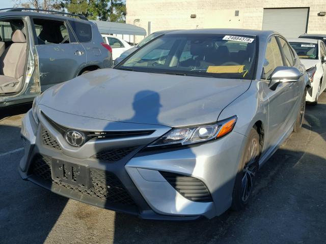 JTNB11HK6J3038619 - 2018 TOYOTA CAMRY L SILVER photo 2