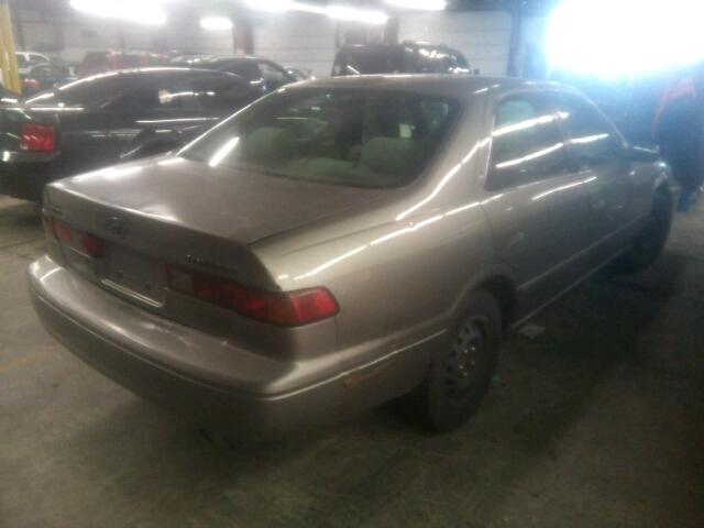 JT2BG22K6V0010949 - 1997 TOYOTA CAMRY LE BEIGE photo 4