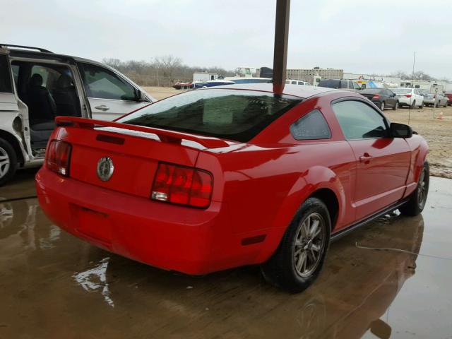 1ZVHT80N665128241 - 2006 FORD MUSTANG RED photo 4