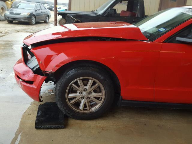 1ZVHT80N665128241 - 2006 FORD MUSTANG RED photo 9