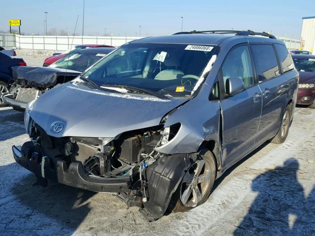 5TDKK3DC4BS063465 - 2011 TOYOTA SIENNA LE SILVER photo 2