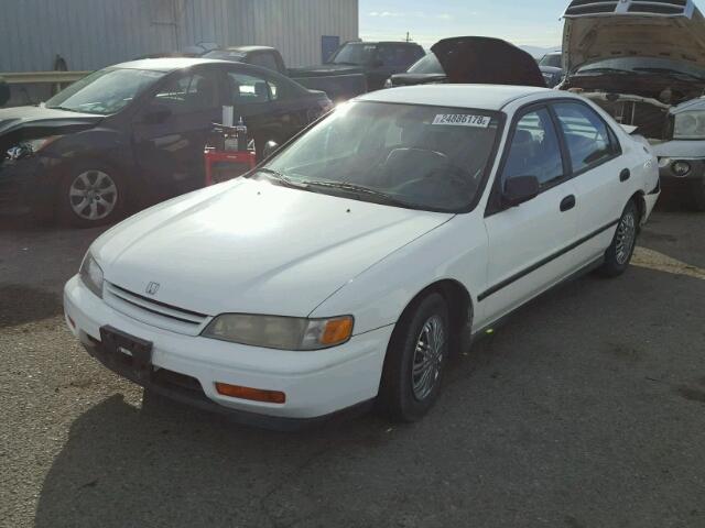 1HGCD5625RA166465 - 1994 HONDA ACCORD DX WHITE photo 2