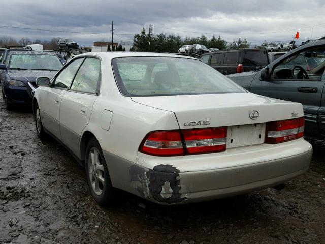 JT8BF28G415107768 - 2001 LEXUS ES 300 WHITE photo 3