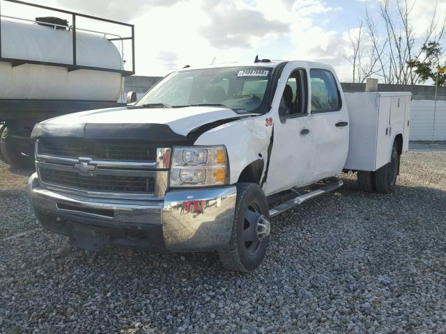 1GBJC33678F182886 - 2008 CHEVROLET SILVERADO WHITE photo 2