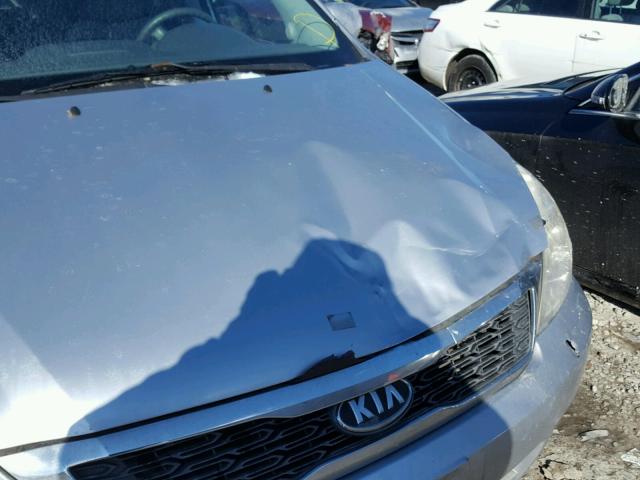 KNDMG4C7XB6365234 - 2011 KIA SEDONA LX SILVER photo 9