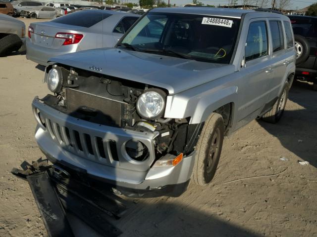 1J4NT1GA6BD270986 - 2011 JEEP PATRIOT SP SILVER photo 2