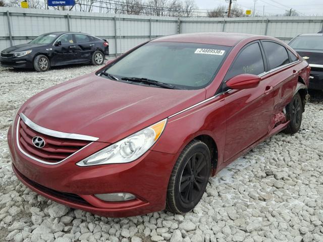 5NPEB4AC5DH719284 - 2013 HYUNDAI SONATA GLS RED photo 2