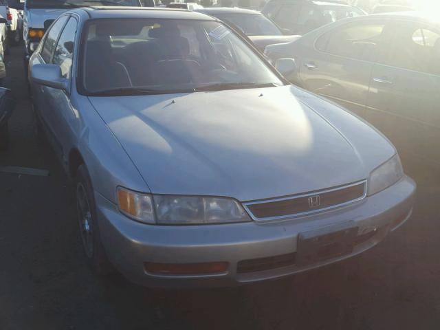 1HGCD5638TA186676 - 1996 HONDA ACCORD LX SILVER photo 1