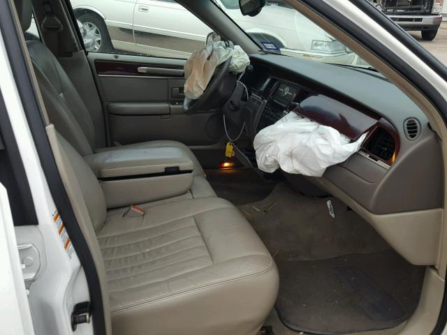 1LNHM81W04Y684656 - 2004 LINCOLN TOWN CAR E WHITE photo 5