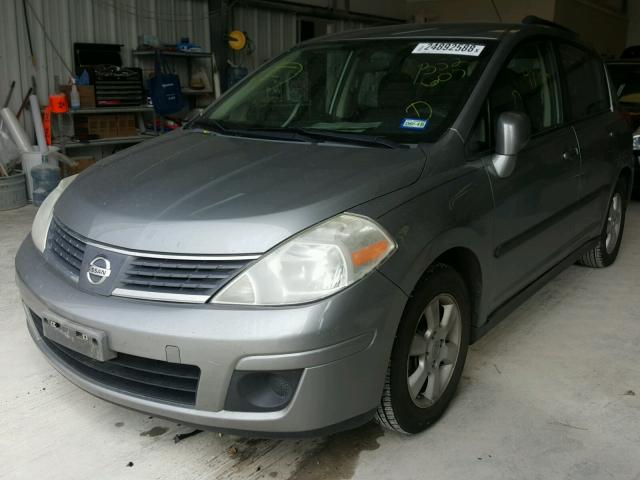 3N1BC13E27L352607 - 2007 NISSAN VERSA S SILVER photo 2