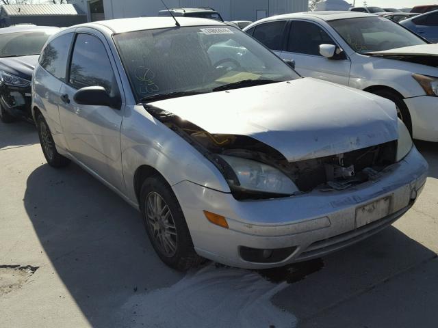 3FAFP31N65R116656 - 2005 FORD FOCUS ZX3 SILVER photo 1