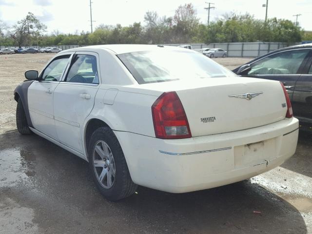 2C3KA53G66H434783 - 2006 CHRYSLER 300 TOURIN WHITE photo 3