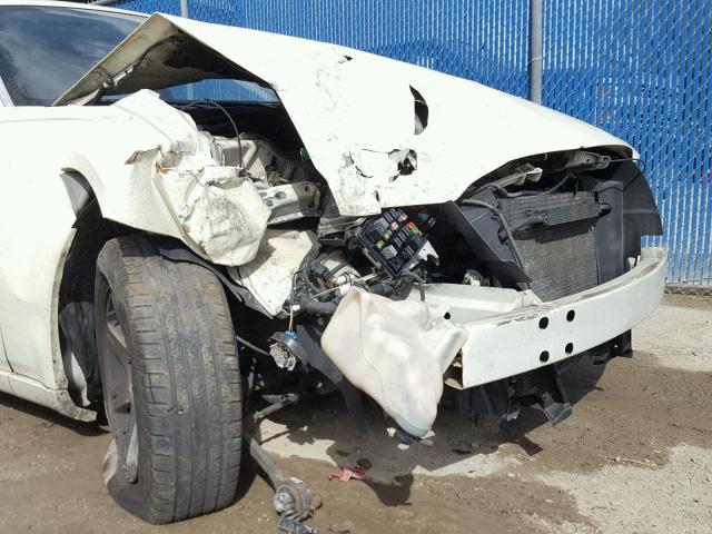 2C3KA53G66H434783 - 2006 CHRYSLER 300 TOURIN WHITE photo 9