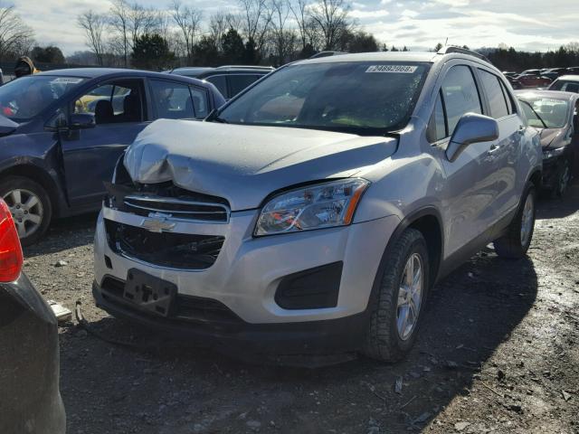 3GNCJLSB8FL230415 - 2015 CHEVROLET TRAX 1LT SILVER photo 2