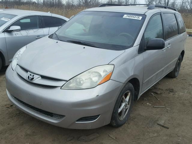 5TDZK23C68S212767 - 2008 TOYOTA SIENNA CE SILVER photo 2