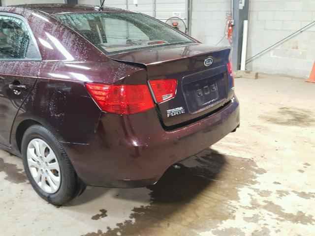 KNAFU4A23A5200717 - 2010 KIA FORTE EX BURGUNDY photo 9