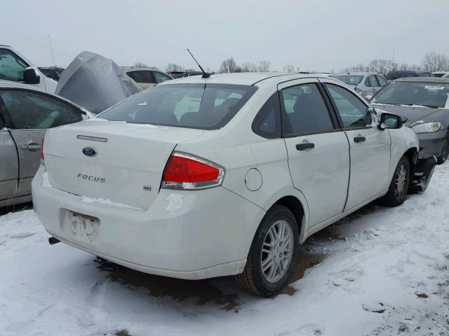 1FAHP3FN0BW115819 - 2011 FORD FOCUS SE WHITE photo 4