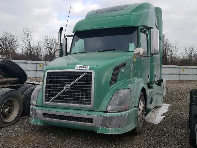 4V4NC9EJ6AN290076 - 2010 VOLVO VN VNL GREEN photo 2