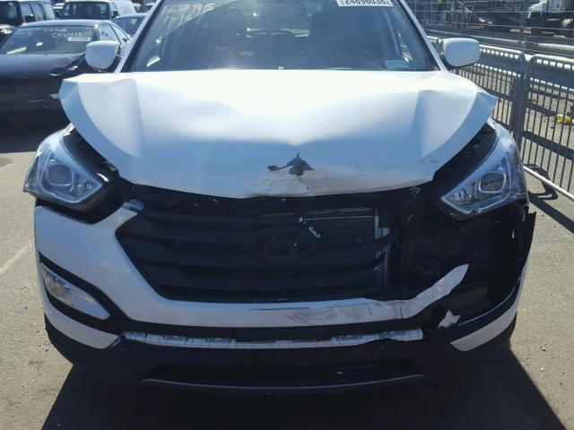 5XYZUDLB8GG314242 - 2016 HYUNDAI SANTA FE S WHITE photo 7