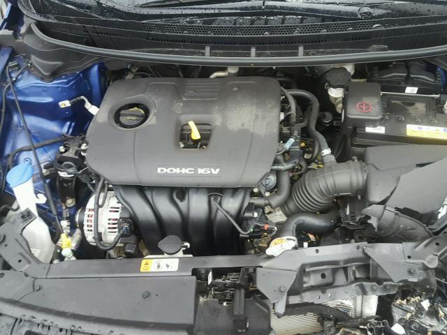 3KPFK4A78HE082599 - 2017 KIA FORTE LX BLUE photo 7