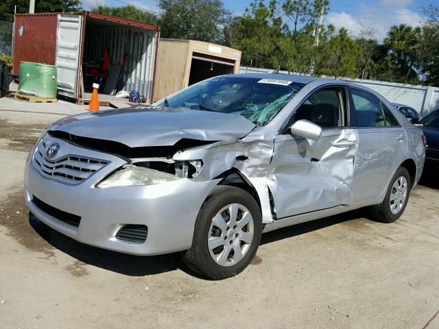 4T1BF3EK9AU064837 - 2010 TOYOTA CAMRY BASE SILVER photo 2