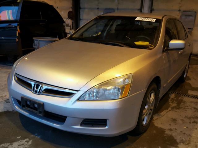 1HGCM56386A015365 - 2006 HONDA ACCORD SE SILVER photo 2