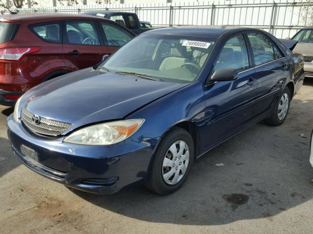 JTDBE32K030147515 - 2003 TOYOTA CAMRY LE BLUE photo 2