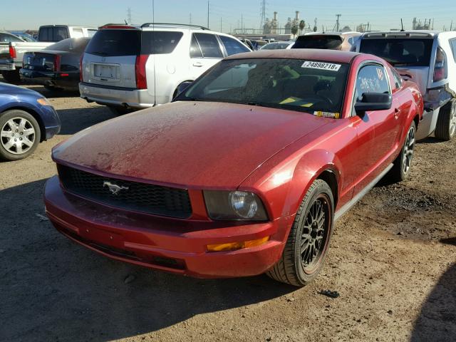 1ZVFT80N755249589 - 2005 FORD MUSTANG RED photo 2