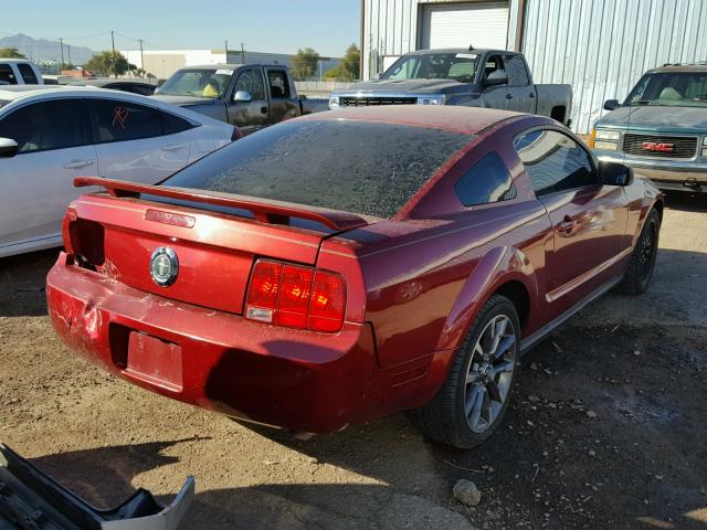 1ZVFT80N755249589 - 2005 FORD MUSTANG RED photo 4