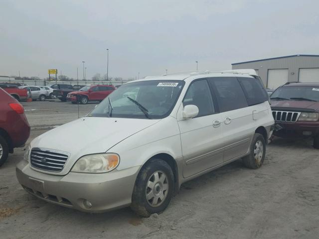 KNDUP131036477018 - 2003 KIA SEDONA EX WHITE photo 2