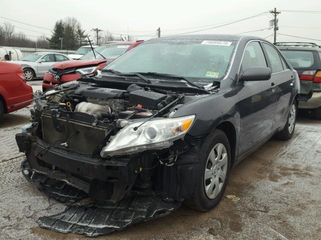 4T1BF3EK7BU166249 - 2011 TOYOTA CAMRY BASE GRAY photo 2