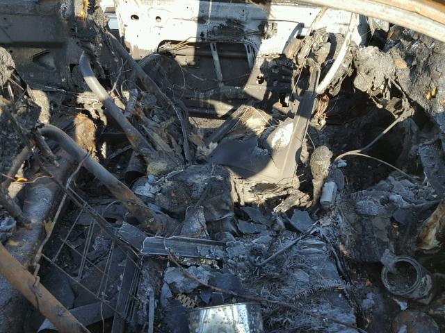 1G2WP12K52F196306 - 2002 PONTIAC GRAND PRIX BURN photo 5