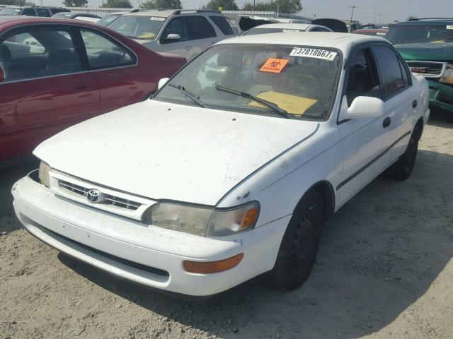 1NXBB02E5VZ633102 - 1997 TOYOTA COROLLA DX WHITE photo 2